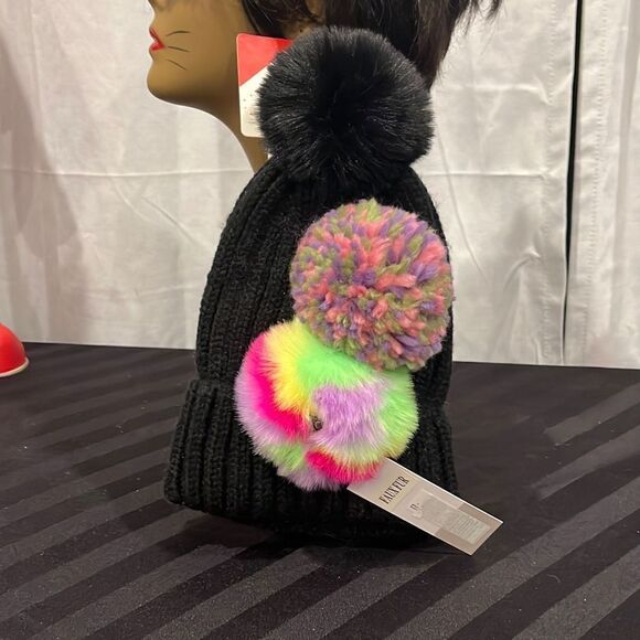 Black PICK-A-Pom Beanie 3 Interchangeable Poms - Picture 1 of 6